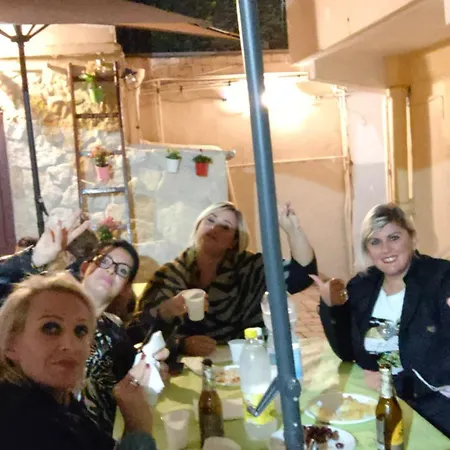 Dolphin House Дом отдыха *
